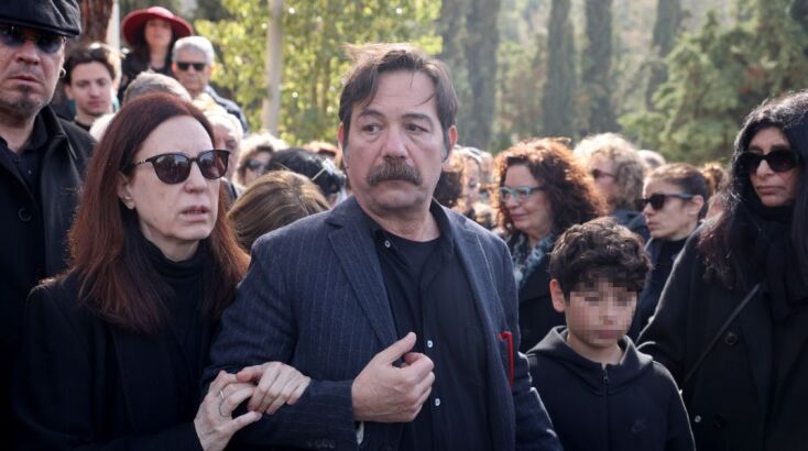 Ηλίας Λογοθέτης: Θλίψη και συγκίνηση στο τελευταίο «αντίο» © NDPPHOTO / ΑΝΔΡΕΑΣ ΝΙΚΟΛΑΡΕΑΣ