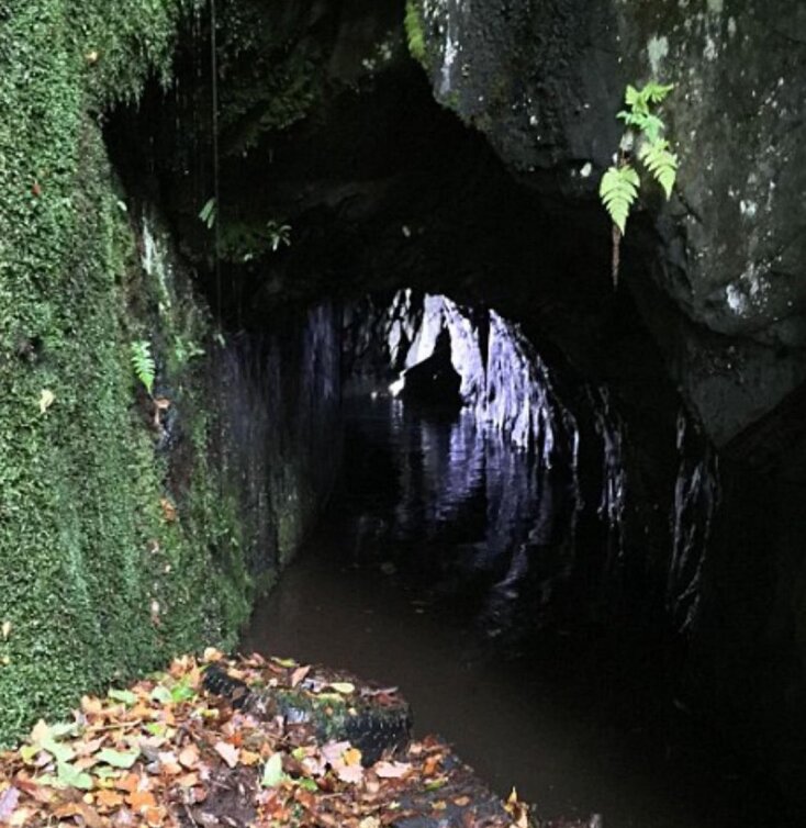 Ουαλία: Σε νεκροταφείο αυτοκινήτων μετατράπηκε η «σπηλιά των χαμένων ψυχών»