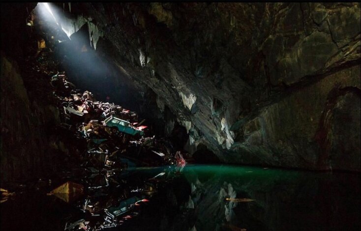 Ουαλία: Σε νεκροταφείο αυτοκινήτων μετατράπηκε η «σπηλιά των χαμένων ψυχών»