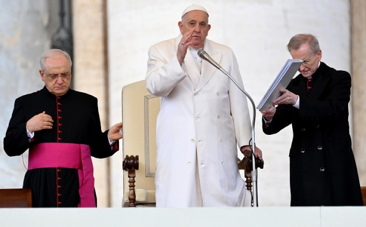 Αντιδράσεις από τις δηλώσεις του Πάπα για παράδοση των Ουκρανών και λευκή σημαία 