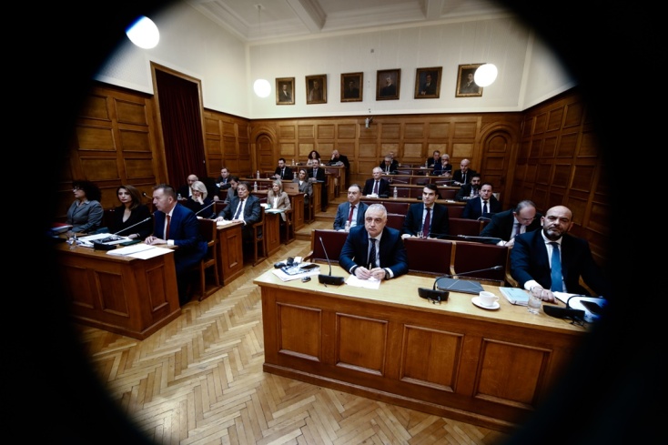 Στιγμιότυπο από τη συνεδρίαση της Εξεταστικής Επιτροπής για τη διερεύνηση των αιτίων για το πολύνεκρο σιδηροδρομικό δυστύχημα στα Τέμπη