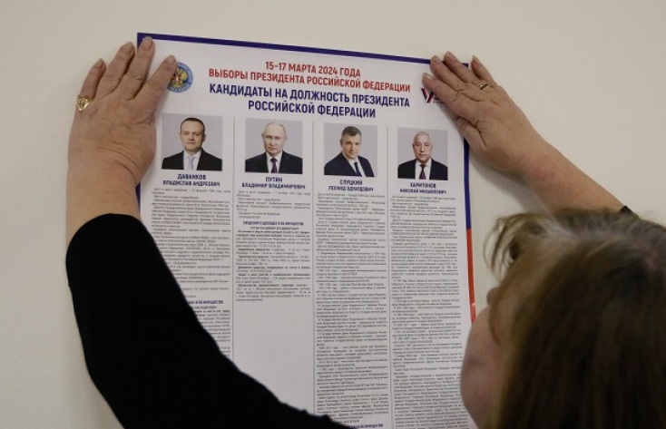 Ρωσία: Εμπρησμοί εκλογικών κέντρων, κυβερνοεπιθέσεις και ρίψη μπογιάς