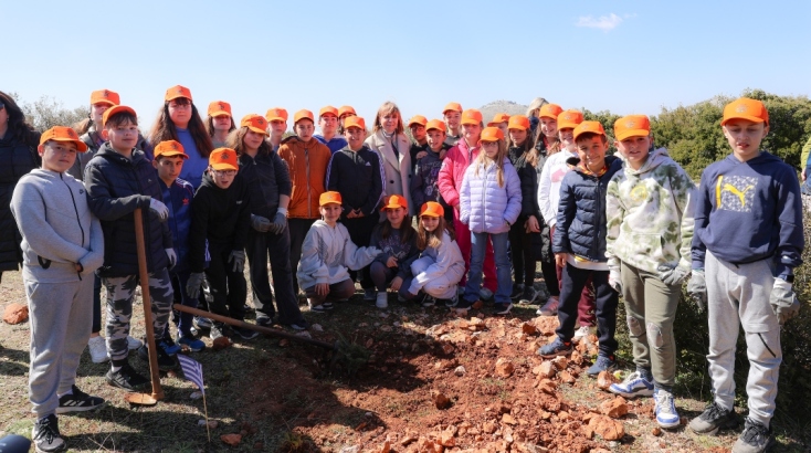 Οι μαθητές και η Πρόεδρος της Δημοκρατίας στην Πάρνηθα