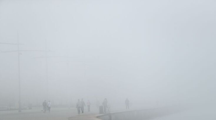 Αφρικανική σκόνη και ομίχλη «σκέπασαν» τη χώρα - «Ορατότης μηδέν» στη Θεσσαλονίκη