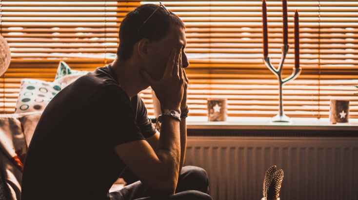 Το σύνδρομο χρόνιας κόπωσης χαρακτηρίζεται από εξουθενωτική κόπωση με μη αναζωογονητικό ύπνο