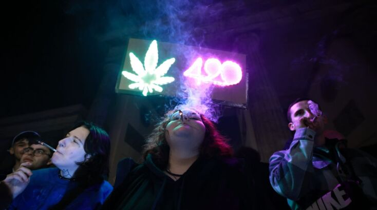 Πάρτι στην Πύλη του Βρανδεμβούργου για τη νομιμοποίηση της κάνναβης