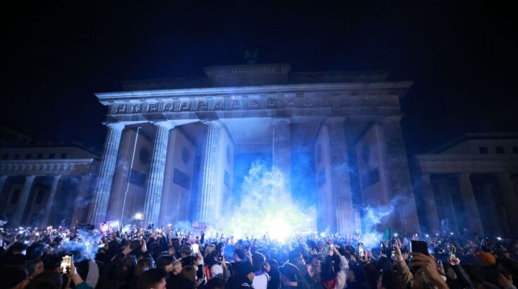 Πάρτι στην Πύλη του Βρανδεμβούργου για τη νομιμοποίηση της κάνναβης