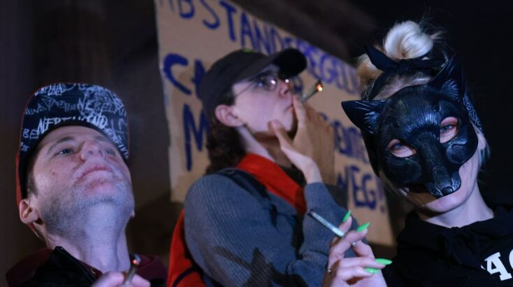 Πάρτι στην Πύλη του Βρανδεμβούργου για τη νομιμοποίηση της κάνναβης