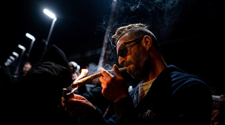 Πάρτι στην Πύλη του Βρανδεμβούργου για τη νομιμοποίηση της κάνναβης