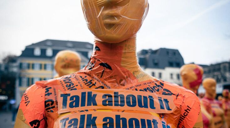 Στιγμιότυπο από διαμαρτυρία για τις γυναικοκτονίες και την έμφυλη βία 