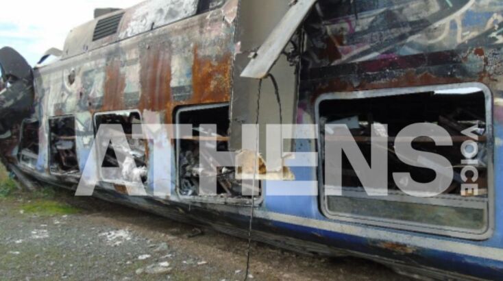 Εικόνα από τις έρευνες στη θεση «Κουλούρι» όπου μεταφέρθηκαν βαγόνια και χώμα από το σημείο της τραγωδίας