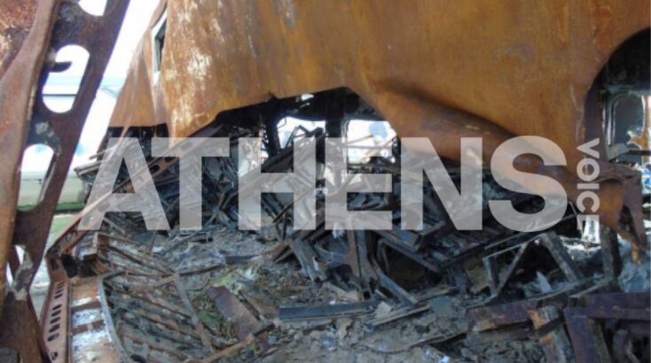 Εικόνα από τις έρευνες στη θεση «Κουλούρι» όπου μεταφέρθηκαν βαγόνια και χώμα από το σημείο της τραγωδίας