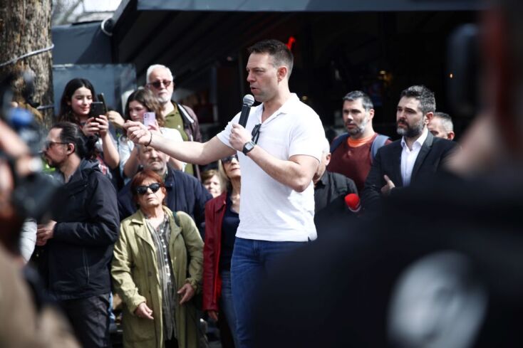 Στιγμιότυπο από την περιοδεία του Στέφανου Κασσελάκη στην Κρήτη 