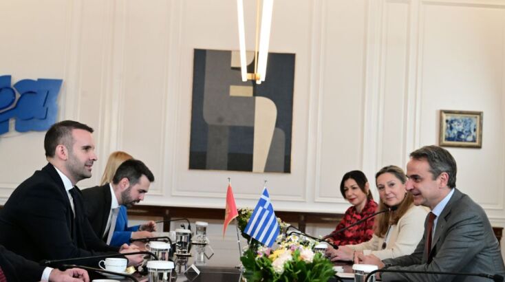 Ο πρωθυπουργός Κυριάκος Μητσοτάκης κατά τη διάρκεια της συζήτησης με τον Milojko Spajić