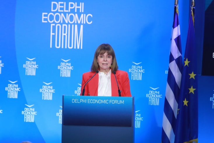 Η Πρόεδρος της Δημοκρατίας, Κατερίνα Σακελλαροπούλου, στο 9ο Οικονομικό Φόρουμ των Δελφών