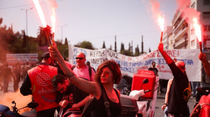 Συγκέντρωση στο κέντρο της Αθήνας στο πλαίσιο των απεργιακών κινητοποιήσεων της 17ης Απριλίου