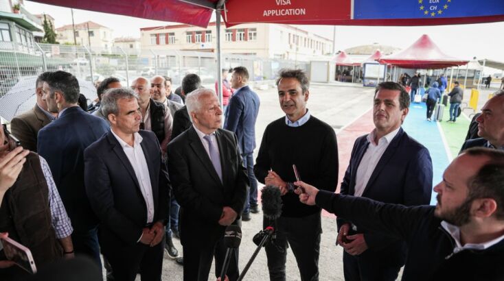 Στη Μυτιλήνη ο Κυριάκος Μητσοτάκης - Συναντήθηκε και συνομίλησε με Τούρκους τουρίστες