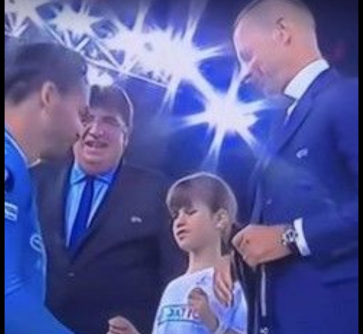 Η Λουκία Κασαμάκη με τον πρόεδρο της UEFA Αλεξάντερ Τσεφέριν