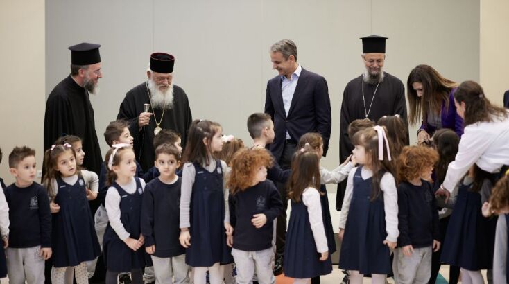 Ο πρωθυπουργός Κυριάκος Μητσοτάκης με τον Αρχιεπίσκοπο Αθηνών και πάσης Ελλάδος κ. κ. Ιερώνυμο στον παιδικό σταθμό - νηπιαγωγείο «Ευαγγελισμός Της Θεοτόκου»