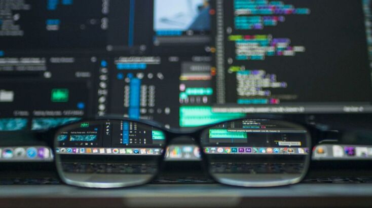 Προειδοποιήσεις από την ΕΕ για μπαράζ fake news 