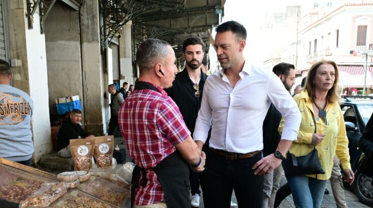 Ο πρόεδρος του ΣΥΡΙΖΑ, Στέφανος Κασσελάκης στη Βαρβάκειο Αγορά