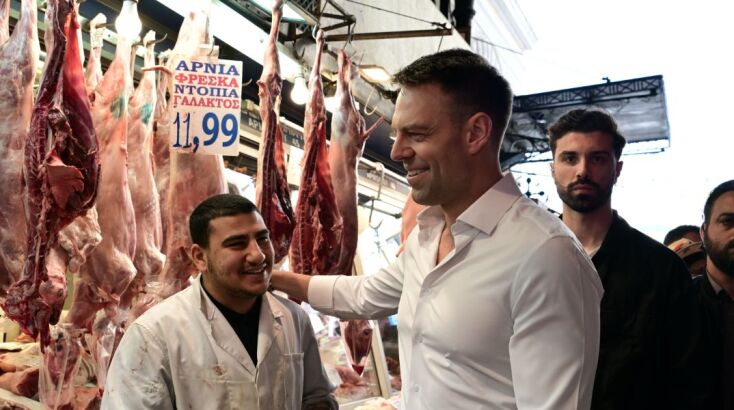 Ο πρόεδρος του ΣΥΡΙΖΑ, Στέφανος Κασσελάκης στη Βαρβάκειο Αγορά