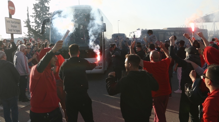 Ολυμπιακός: Αποθέωση από τους φιλάθλους των «κόκκινων»