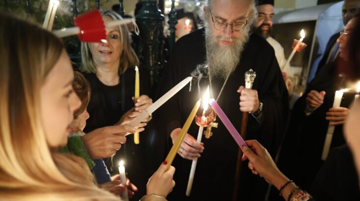 Με λαμπρότητα γιορτάστηκε η Ανάσταση σε ολόκληρη τη χώρα