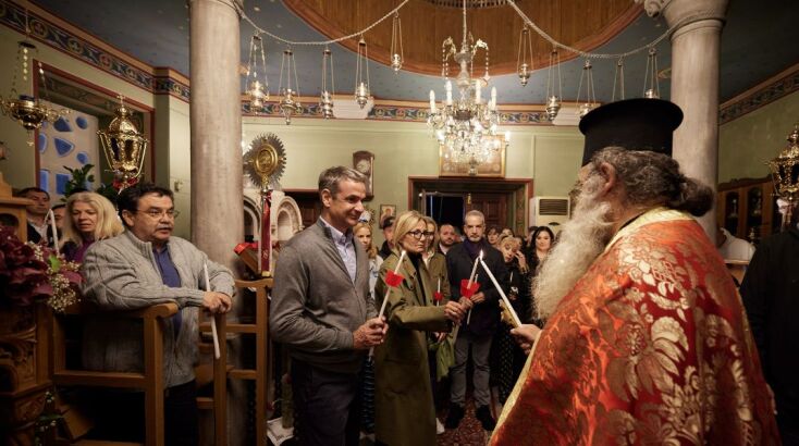 Στην Καρδιανή της Τήνου γιόρτασε την Ανάσταση ο πρωθυπουργός με τη σύζυγό του Μαρέβα Γκραμπόφσκι - Μητσοτάκη