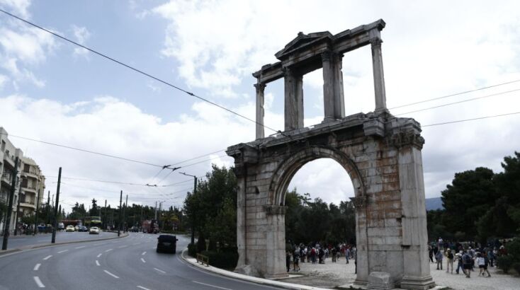 Έρημη πόλη η Αθήνα την Κυριακή του Πάσχα
