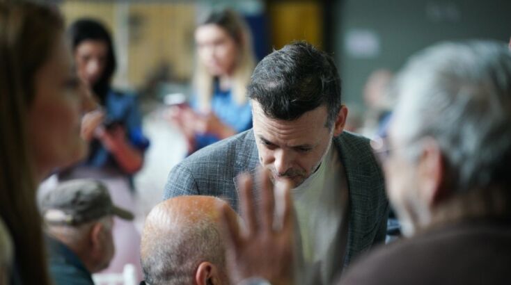 Ο Δήμαρχος Αθηναίων, Χάρης Δούκας, ο οποίος παρέστη στο εορταστικό γεύμα στο Ρουφ 