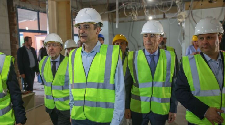 Ο πρωθυπουργός Κυριάκος Μητσοτάκης στο Αττικό Νοσοκομείο 