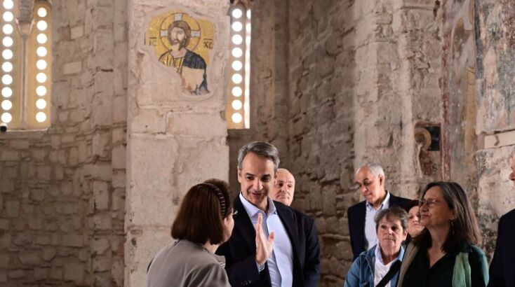 Ο Κυριάκος Μητσοτάκης στη Μονή Δαφνίου 