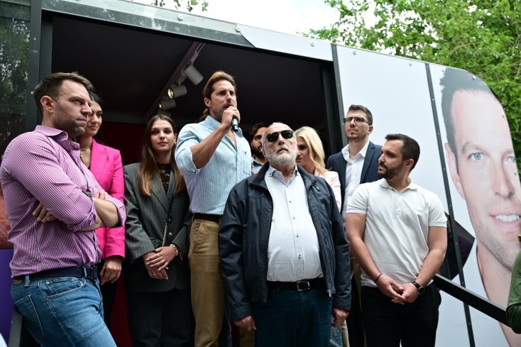 κοσμος, λεωφορείο, μικρόφωνο