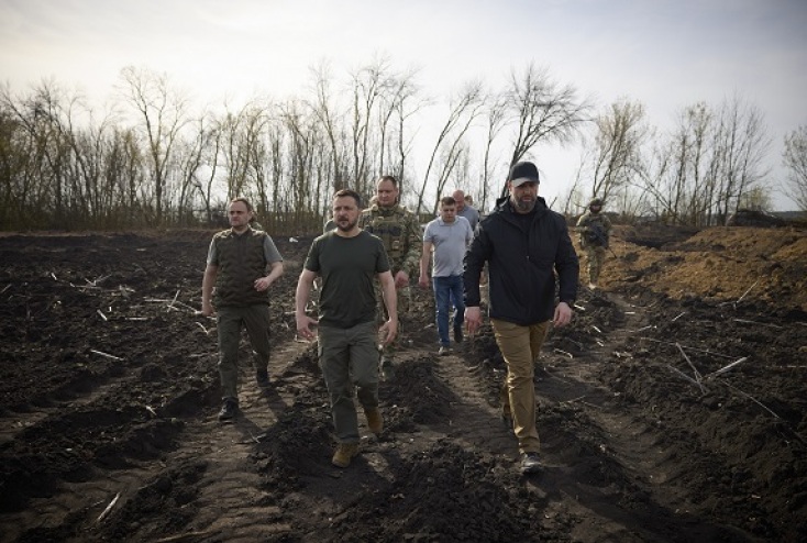 7 στρατιωτες, χωραφια, δεντρα