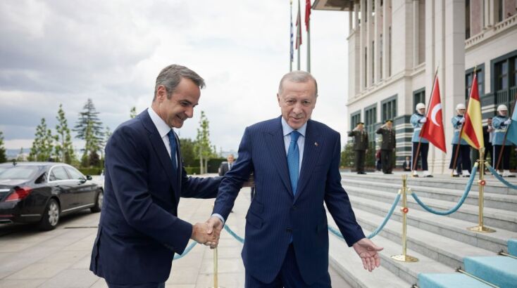 Ο πρωθυπουργός Κυριάκος Μητσοτάκης κατά την άφιξή του στην Άγκυρα 