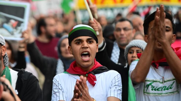 Πορεία διαμαρτυρίας προς τις πρεσβείες των ΗΠΑ και Ισραήλ για τη Γάζα 