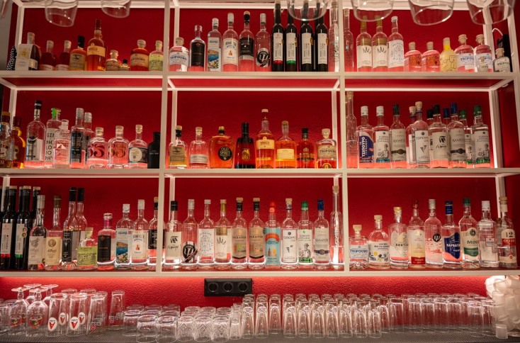 Πινακοθήκη Μωρών: Ένα τσιπουράδικο σε στιλ τάπας μπαρ