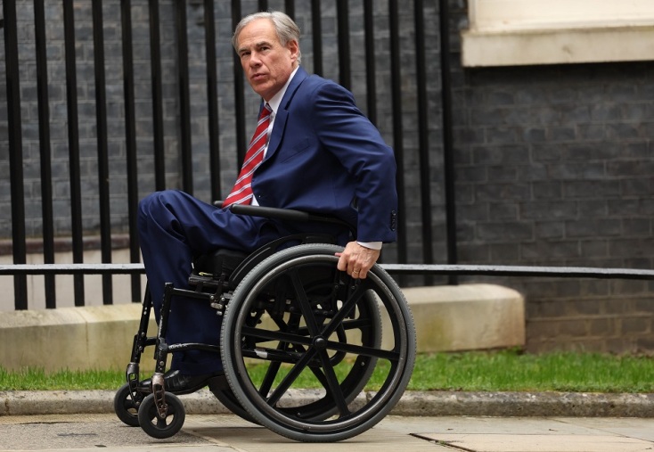 ο κυβερνητης του Τεξας σε αναπηρικο καροτσακι