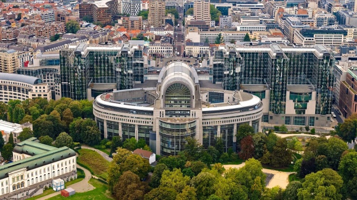 κτηριο, δασος, πολυκατοικιες