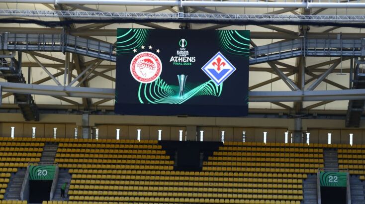 Στα χρώματα του Conference League η Opap Arena 
