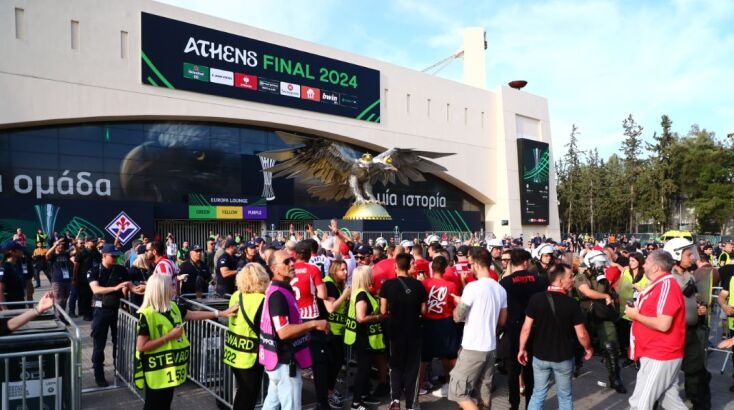 Έφτασαν οι πρώτοι φίλαθλοι στην «Opap Arena» για τον τελικό του Conference League 