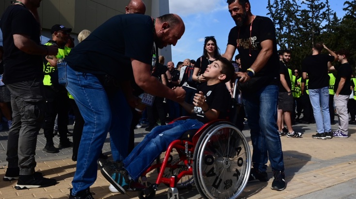 Στη Νέα Φιλαδέλφεια ο μικρός Γιαννάκης ενόψει του τελικού Ολυμπιακός-Φιορεντίνα