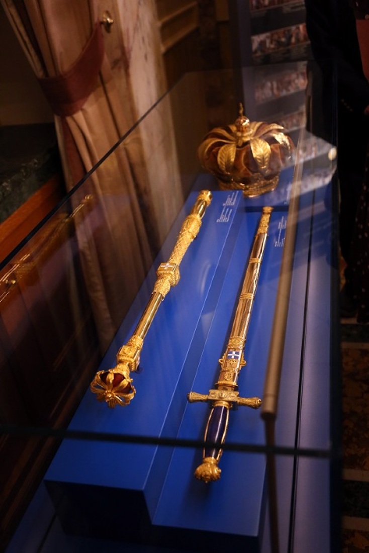 Στέμμα, σκήπτρο και ξίφος 