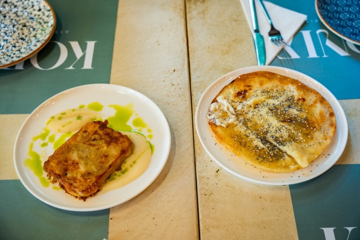 Κορωνίς: Δεκατιανό, μεζέδες και απεριτίφ κάτω από τα δροσερά πλατάνια της Σοφούλη 