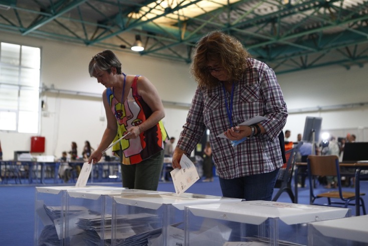 Ευρωεκλογές 2024: Σε εξέλιξη η διαλογή επιστολικών ψήφων στο εκθεσιακό κέντρο Περιστερίου