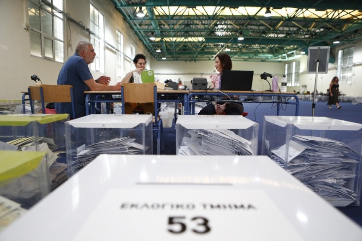 Ευρωεκλογές 2024: Σε εξέλιξη η διαλογή επιστολικών ψήφων στο εκθεσιακό κέντρο Περιστερίου