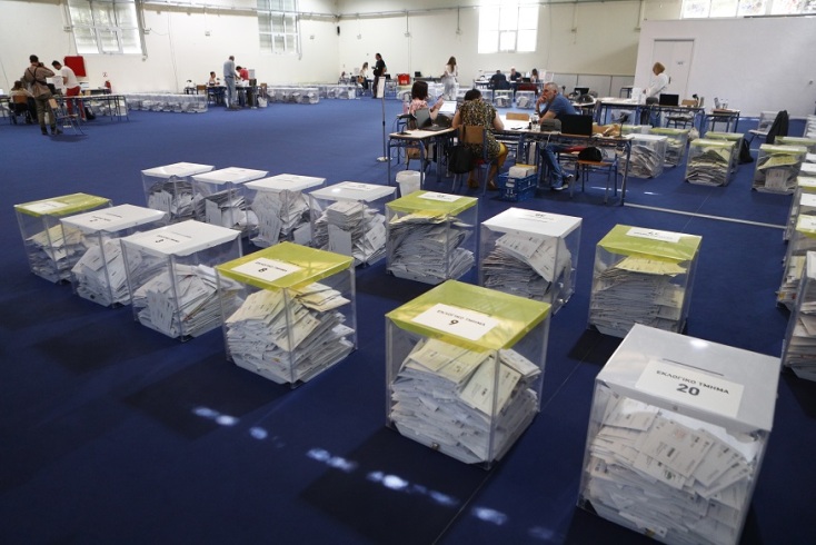 καλπες γεματες ψηφοδελτια