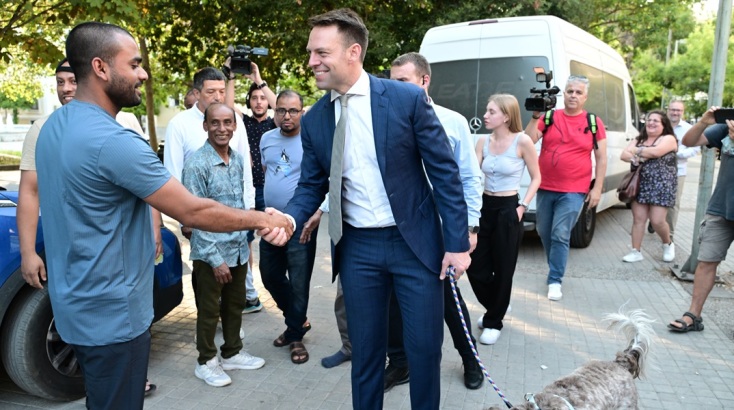 Στέφανος Κασσελάκης: Στα γραφεία του ΣΥΡΙΖΑ για τα αποτελέσματα των Ευρωεκλογών