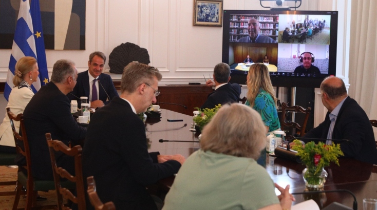 Με τους νέους ευρωβουλευτές της ΝΔ ο Κυριάκος Μητσοτάκης στο Μαξίμου